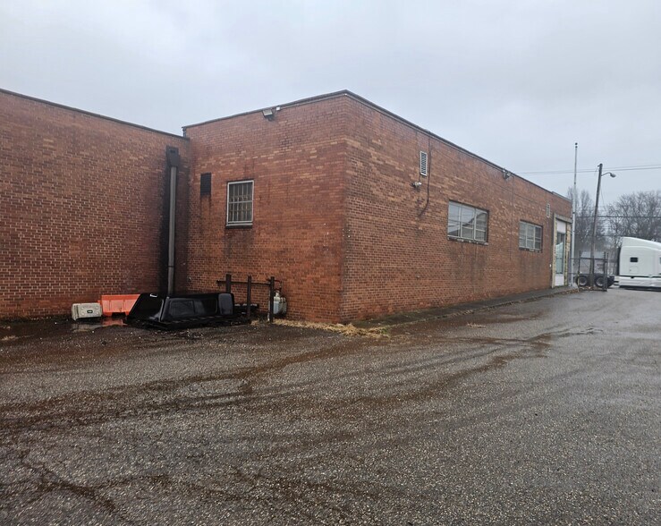 More Photos Of 1038 Triplett Blvd, Akron Manufacturing For Sale