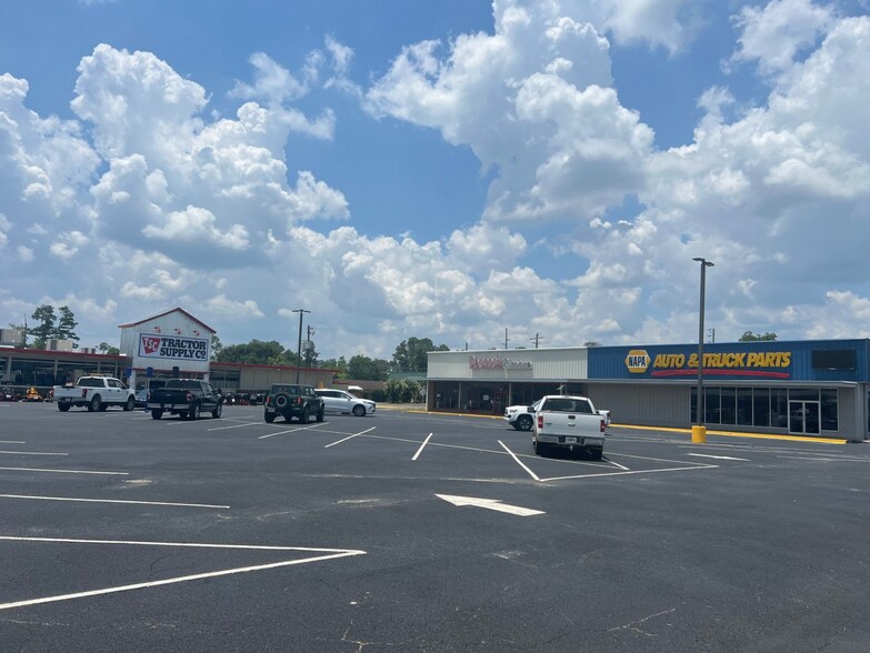 Primary Photo Of 302 S Wiley Ave, Donalsonville General Retail For Lease