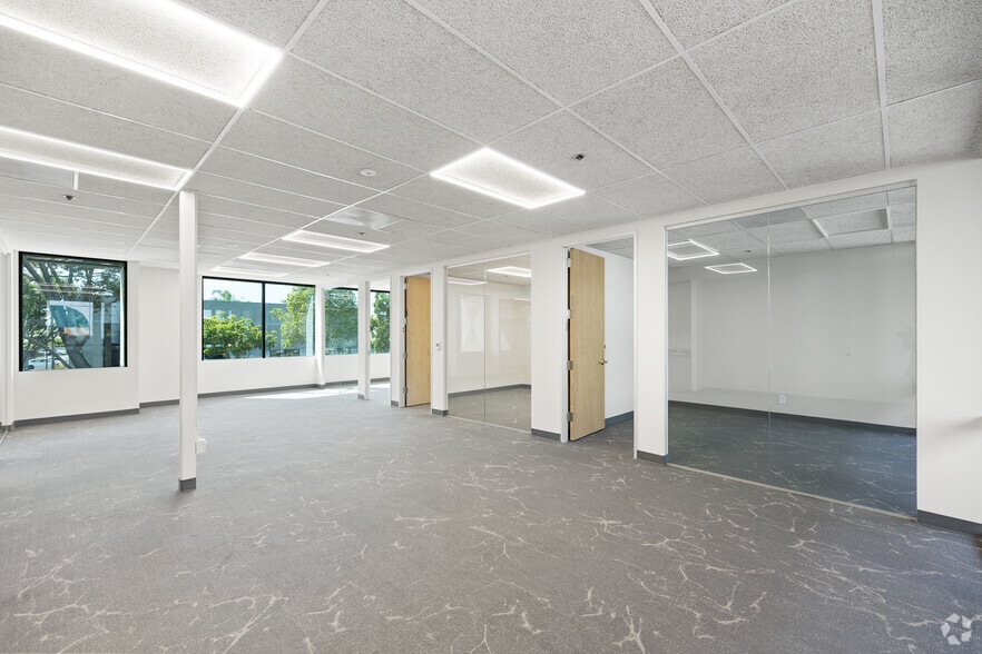 More Photos Of 5973 Avenida Encinas, Carlsbad Office For Lease