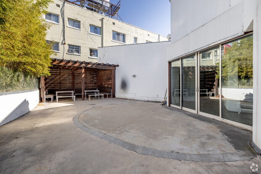 More Photos Of 8240 W Sunset Blvd, West Hollywood Office For Lease