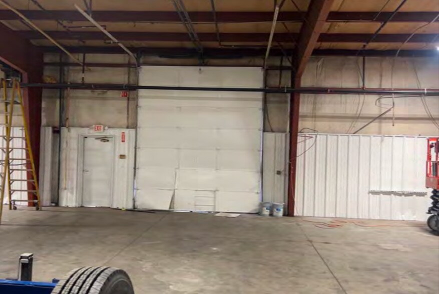 More Photos Of 4008 Borman Dr, Batavia Warehouse For Lease
