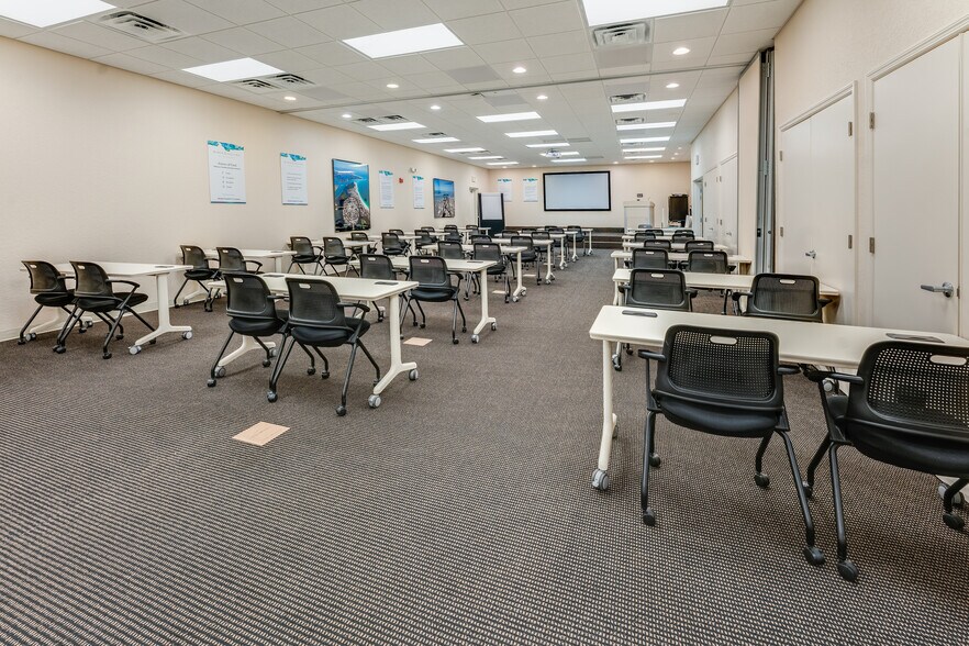 More Photos Of 8660 S Tamiami Trl, Sarasota Office For Sale