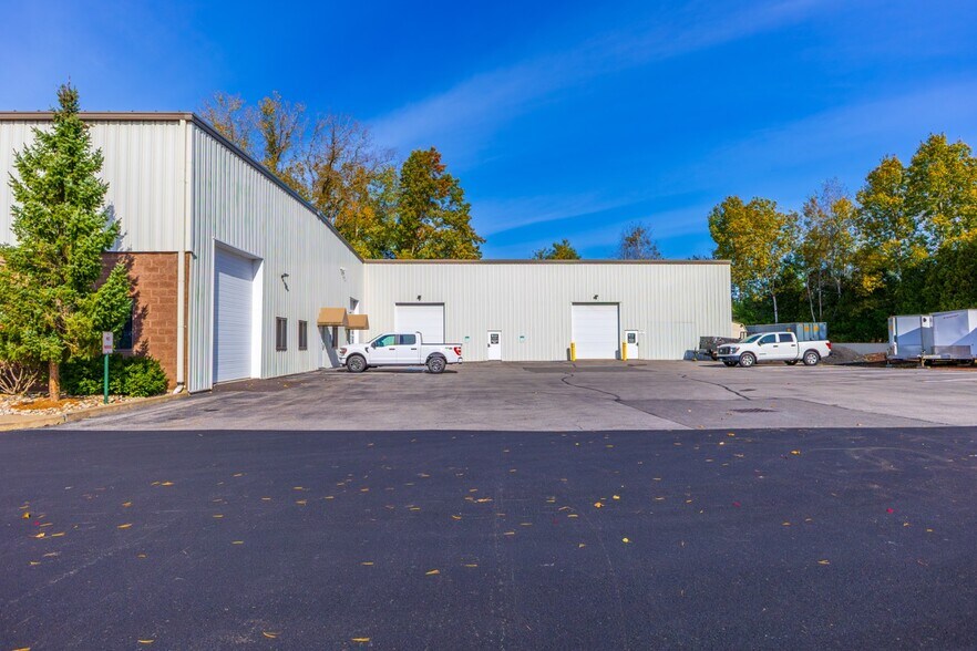 More Photos Of 747 Pierce Rd, Clifton Park Office For Sale