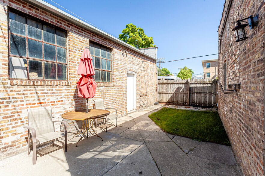 More Photos Of 214 Chicago Ave, Oak Park Apartments For Sale