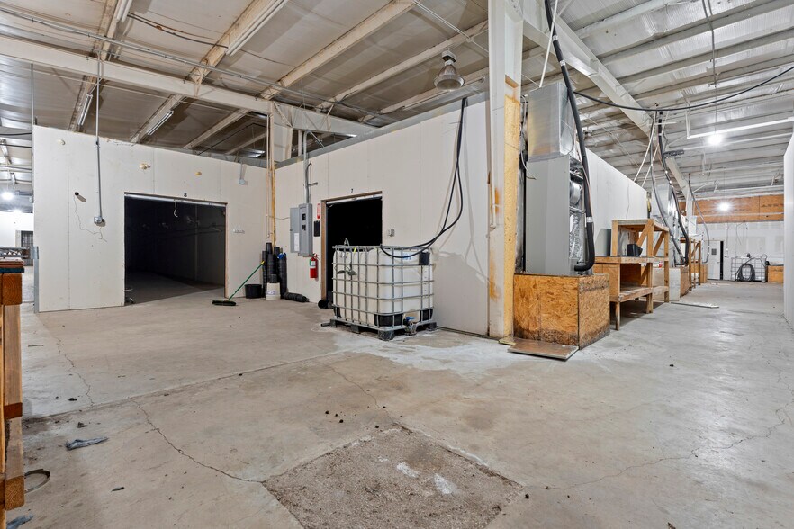 More Photos Of 57530 E Highway 59, Fairland Manufacturing For Sale