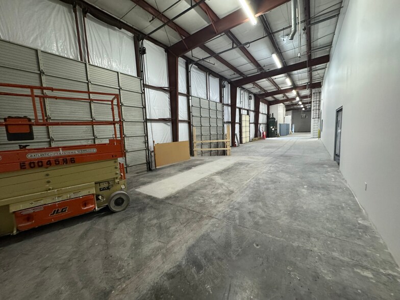 More Photos Of 889 Seahawk Cir, Virginia Beach Manufacturing For Lease