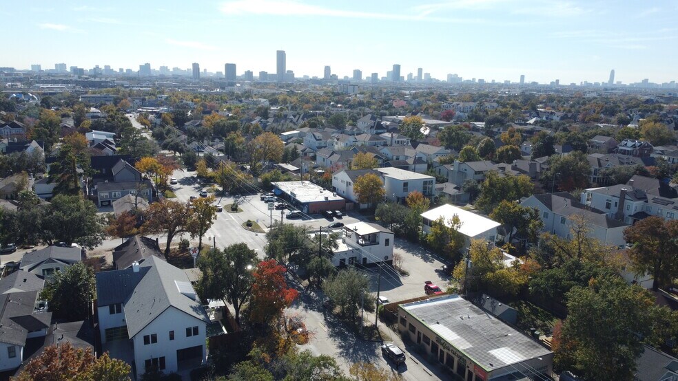 More Photos Of 801 Studewood St, Houston Restaurant For Lease