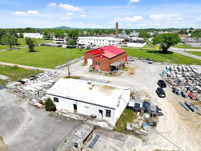 More Photos Of 811 & 813 W Lane, Shelbyville Warehouse For Sale