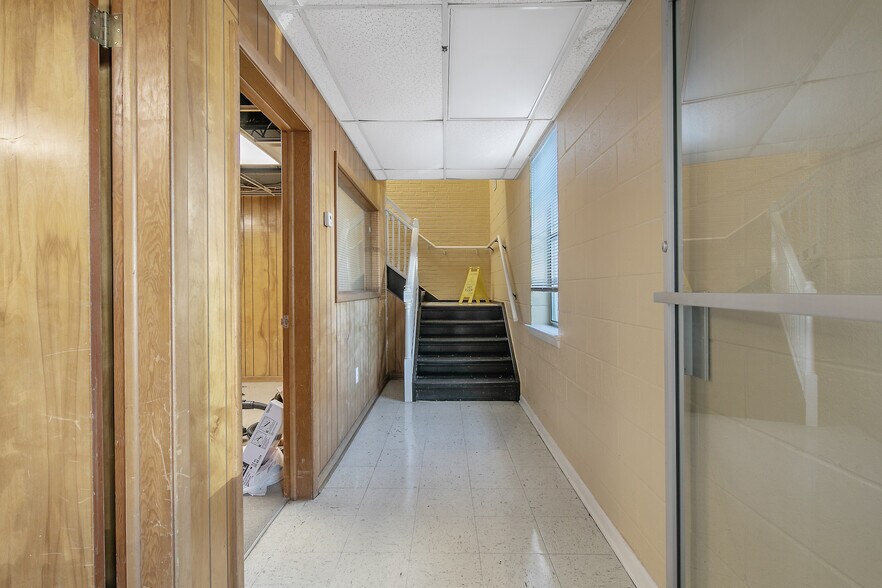 More Photos Of 214 Hawkins Ave, Sanford Medical For Sale