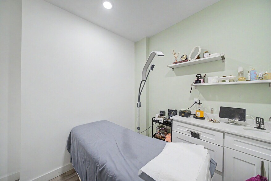More Photos Of 163 Front St, Secaucus General Retail For Sale