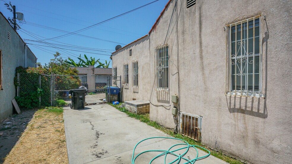 More Photos Of 2056 W 67th St, Los Angeles Apartments For Sale