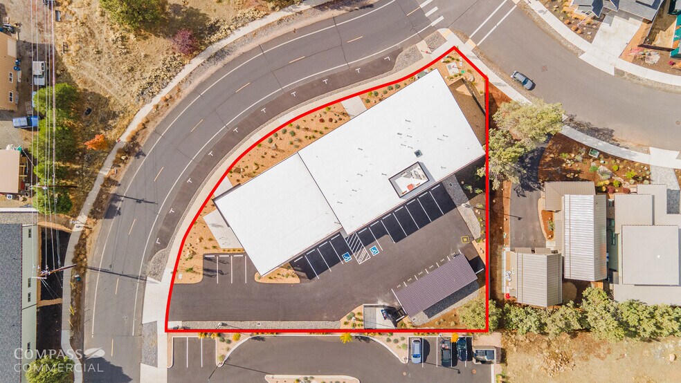 More Photos Of 100 Lundgren Mill Dr, Sisters Office For Sale