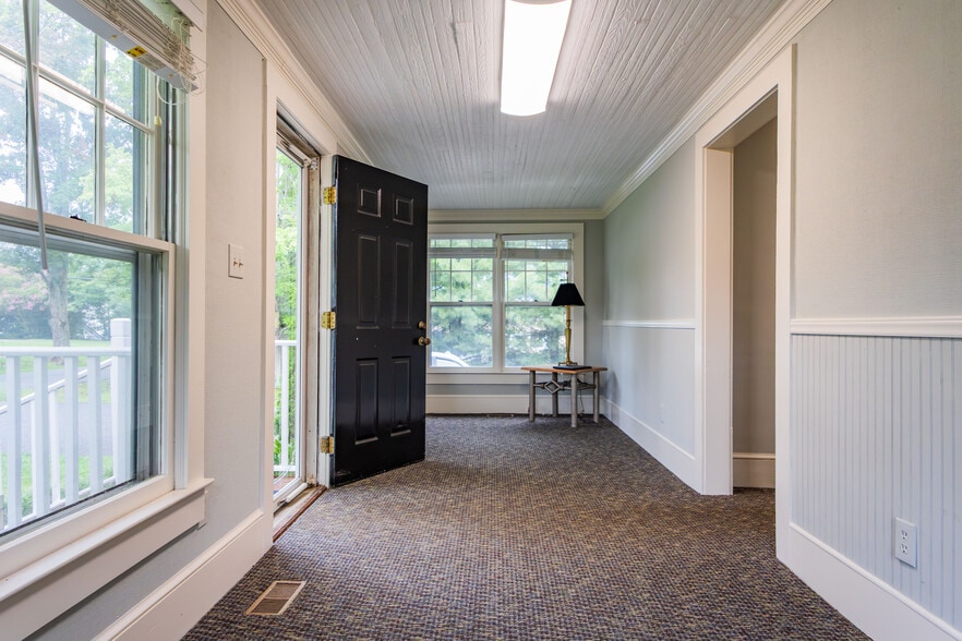 More Photos Of 3562 Spangenberg Ave, Clemmons Office For Lease