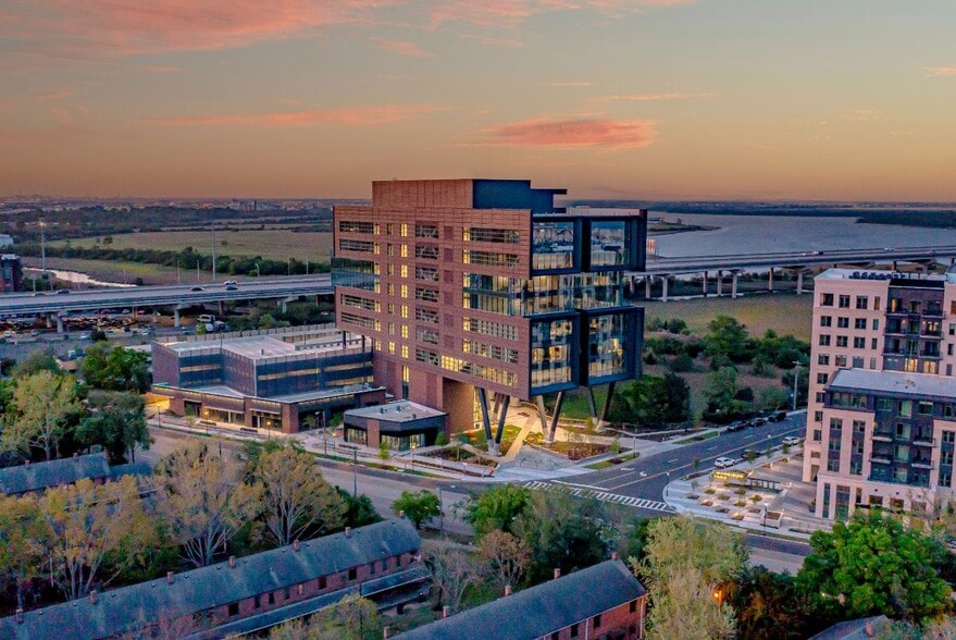 More Photos Of 850 Morrison Dr, Charleston Office For Lease