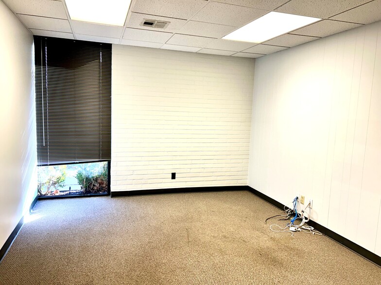 More Photos Of 1703 E Skelly Dr, Tulsa Office For Lease