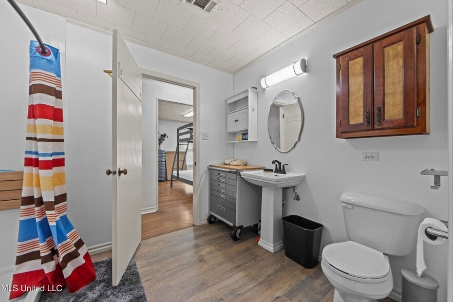 More Photos Of 2713 & 2717 15th Ave, Gulfport Light Distribution For Sale