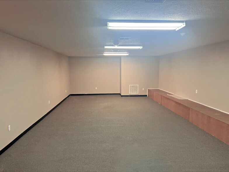 More Photos Of 17155 Old Louetta Rd, Houston Showroom For Sale