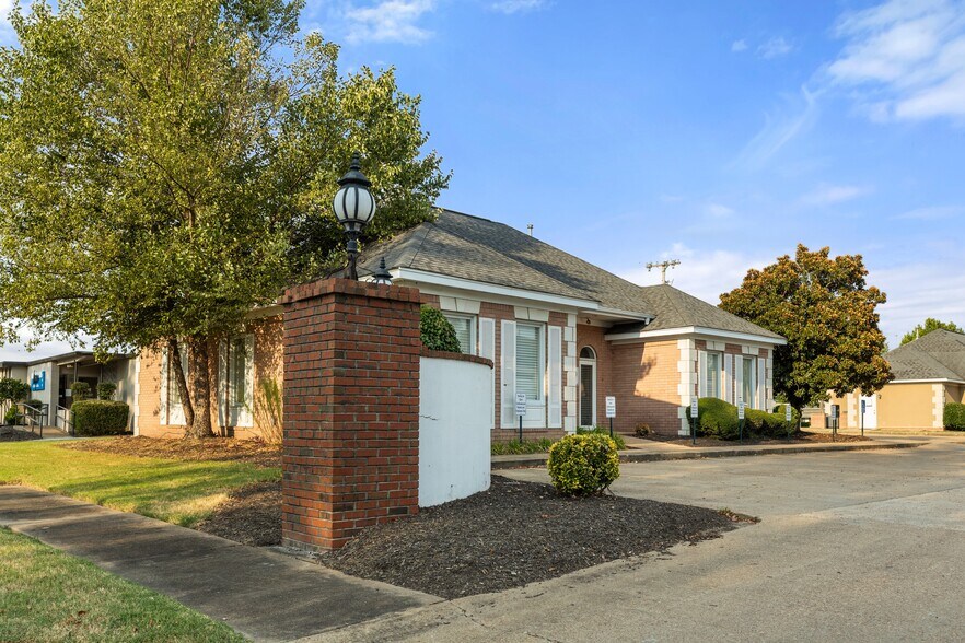 More Photos Of , West Memphis Office For Sale