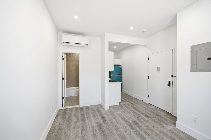 More Photos Of 2152 Muliner Ave, Bronx Apartments For Sale