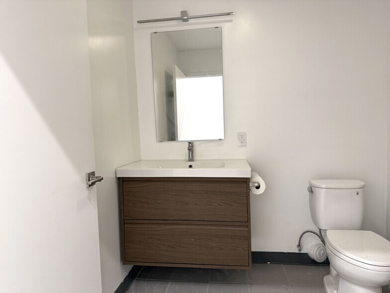 More Photos Of 4624-4626 W Washington Blvd, Los Angeles Freestanding For Lease