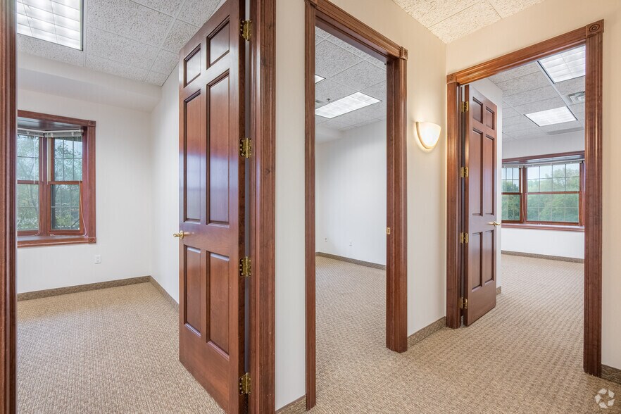 More Photos Of 15600 Wayzata Blvd, Wayzata Unknown For Lease