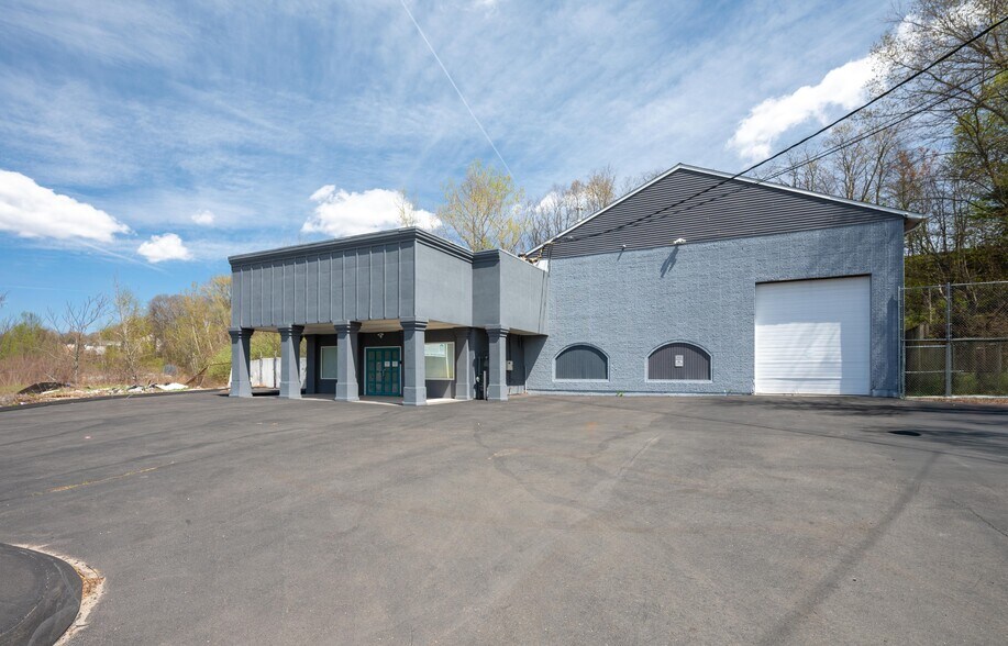 Primary Photo Of 2391 S Main St, Waterbury Showroom For Sale