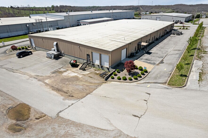 More Photos Of 805 Commerce Dr, Leitchfield Flex For Sale