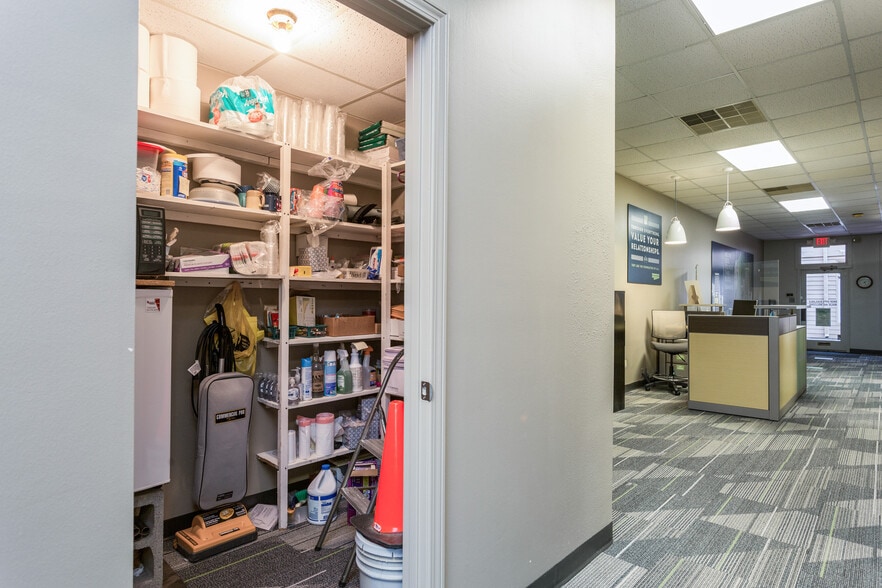 More Photos Of 913 Gulf Breeze Pky, Gulf Breeze Storefront Retail Office For Sale