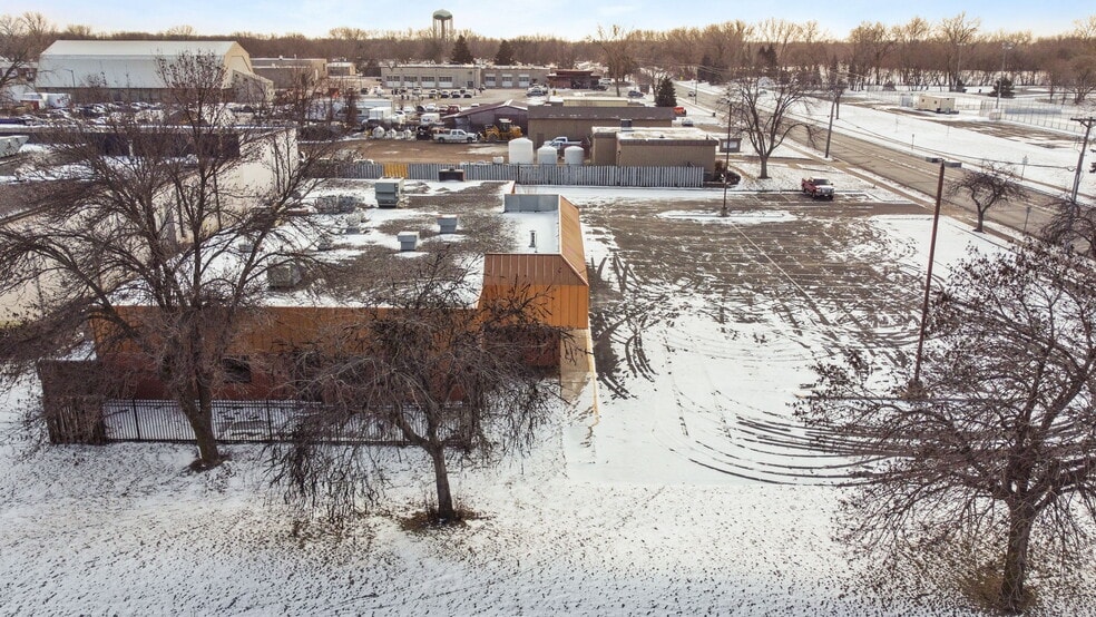 More Photos Of 8432 Noble Ave, Minneapolis Bar For Sale