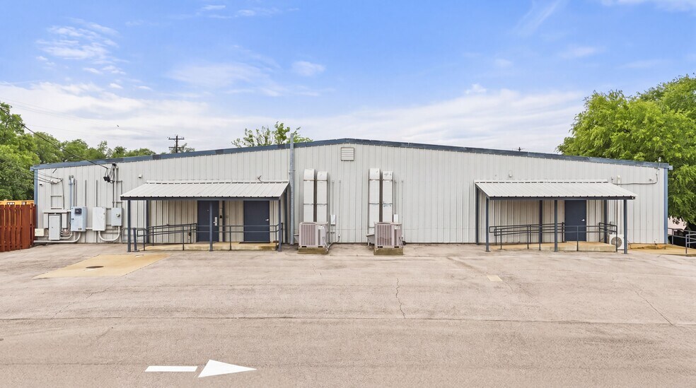 More Photos Of 1506 US-281, Johnson City Office For Sale