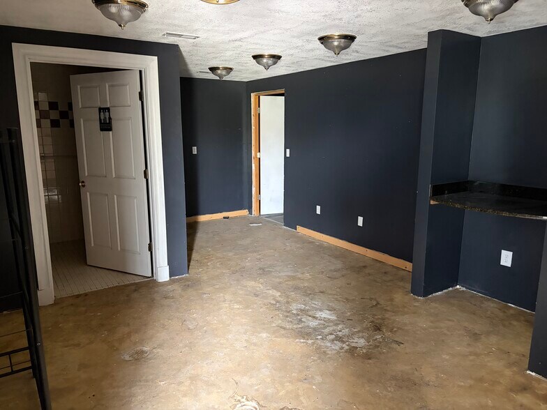 More Photos Of 130-136 Cherry Hill Dr, Belton Office Residential For Lease