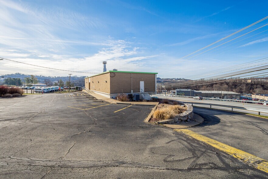 More Photos Of 590 Washington Rd, Washington Office For Sale