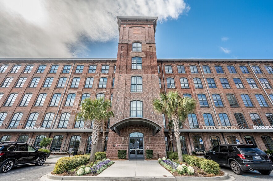More Photos Of 6801 Carnegie Blvd, Charlotte Office Residential For Lease
