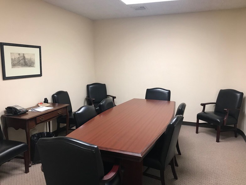 More Photos Of 98-20 Metropolitan Ave, Forest Hills Coworking Space