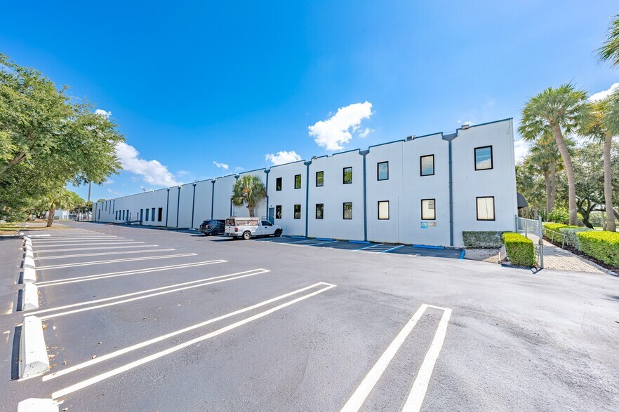 More Photos Of 5255 NW 159th St, Miami Lakes Distribution For Lease