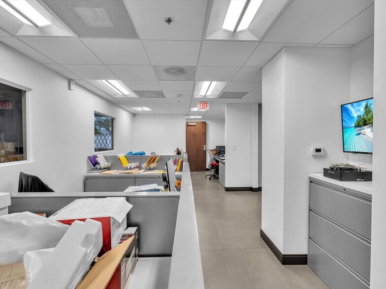 More Photos Of 10855 NW 27th St, Doral Warehouse For Lease