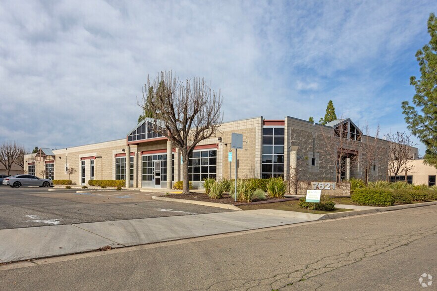 Primary Photo Of 7621 N Del Mar Ave, Fresno Office For Lease