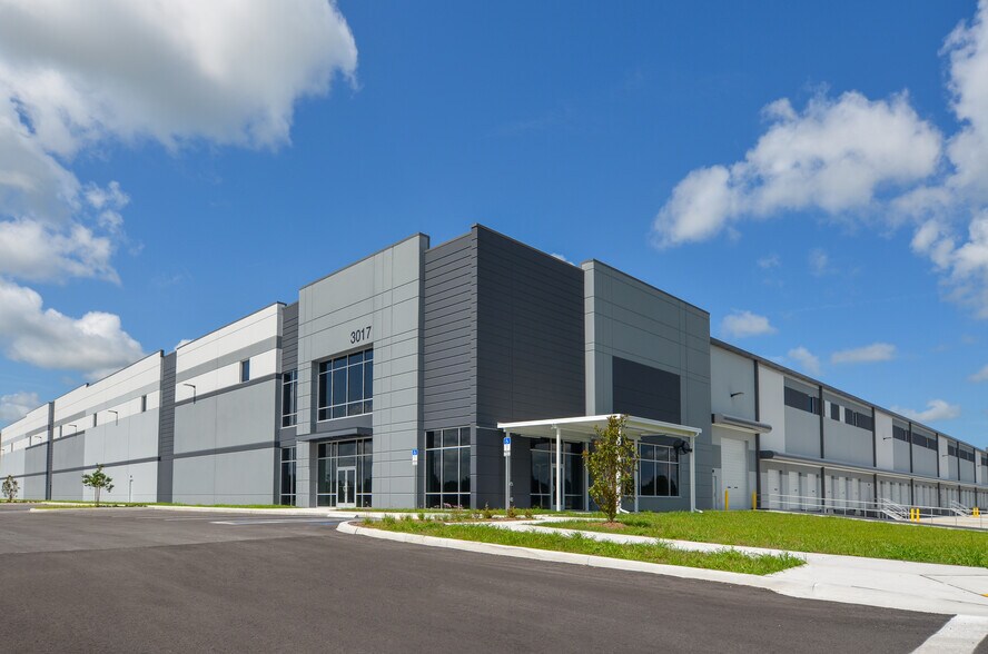 More Photos Of 3017 S County Line Rd, Plant City Distribution For Lease
