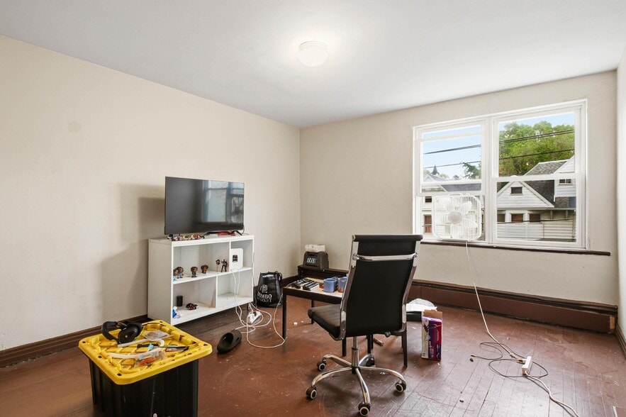 More Photos Of 73 Welles St S, Wilkes-Barre Apartments For Sale