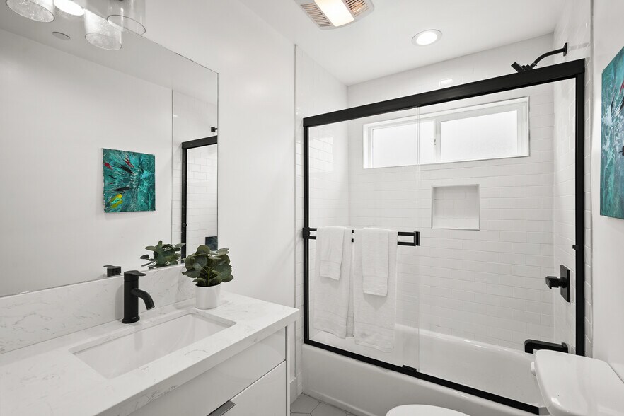 More Photos Of 2611 4th St, Los Angeles Apartments For Sale