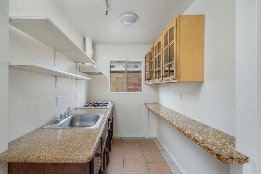 More Photos Of 14646 Kittridge St, Van Nuys Apartments For Sale