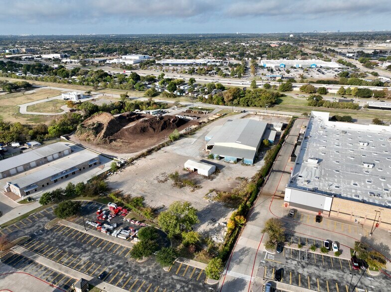 More Photos Of 6000 Split Trail Rd, Plano Warehouse For Lease