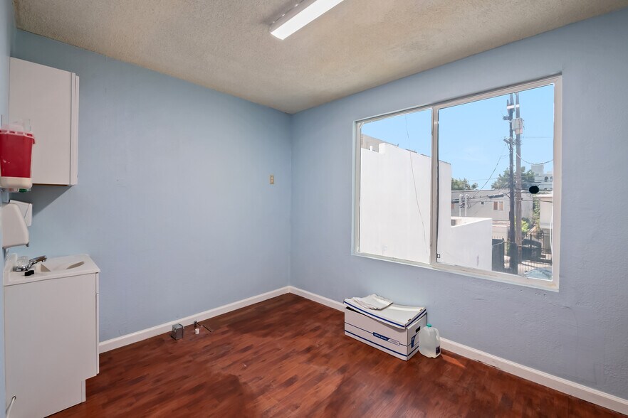 More Photos Of 355-359 N Fairfax Ave, Los Angeles Storefront Retail Office For Lease