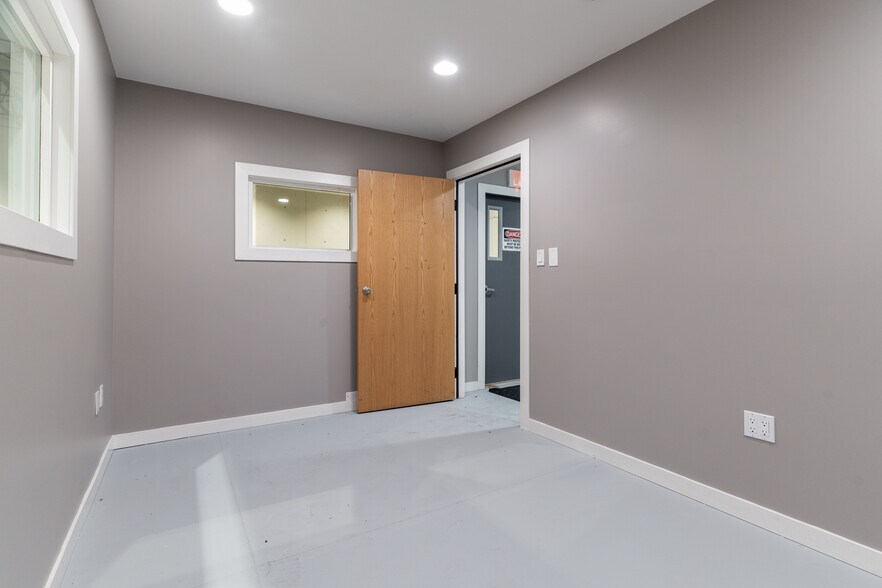 More Photos Of 5536 275 St, Langley Twp Warehouse For Lease