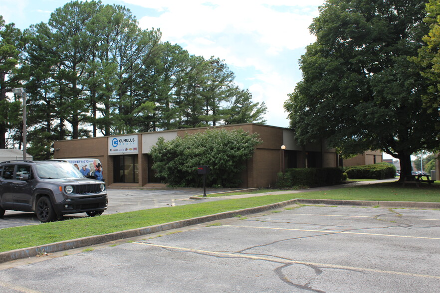 More Photos Of 4209 Frontage Rd, Fayetteville Office For Lease