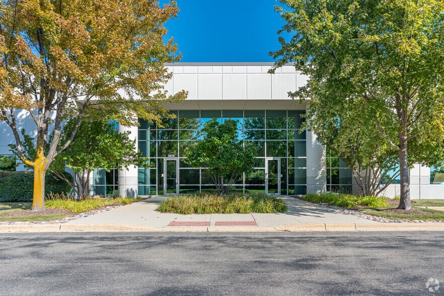 More Photos Of 3540-3630 Amhurst Pky, Waukegan Manufacturing For Lease
