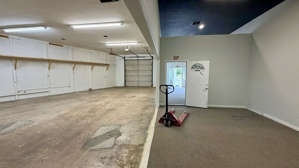 More Photos Of 2490 Centerville Rd, Tallahassee Flex For Lease