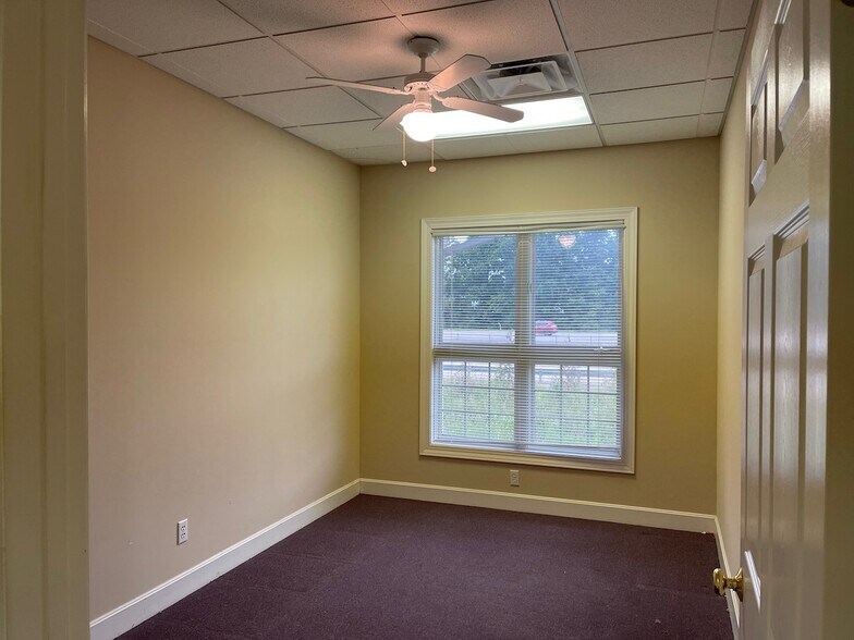 More Photos Of 3801 Springhurst Blvd, Louisville Medical For Lease