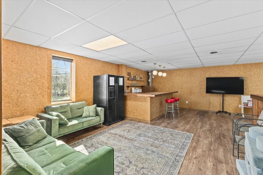 More Photos Of 309 E Springbrook Dr, Johnson City Flex For Lease