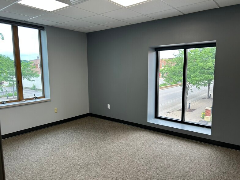 More Photos Of 108 S Minnesota Ave, Saint Peter Storefront Retail Office For Sale